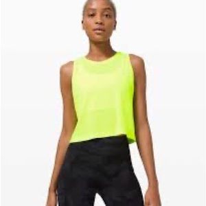 SWIFTLY BREATHE CROP TANK
Yellow Highlight/Yellow Highlight